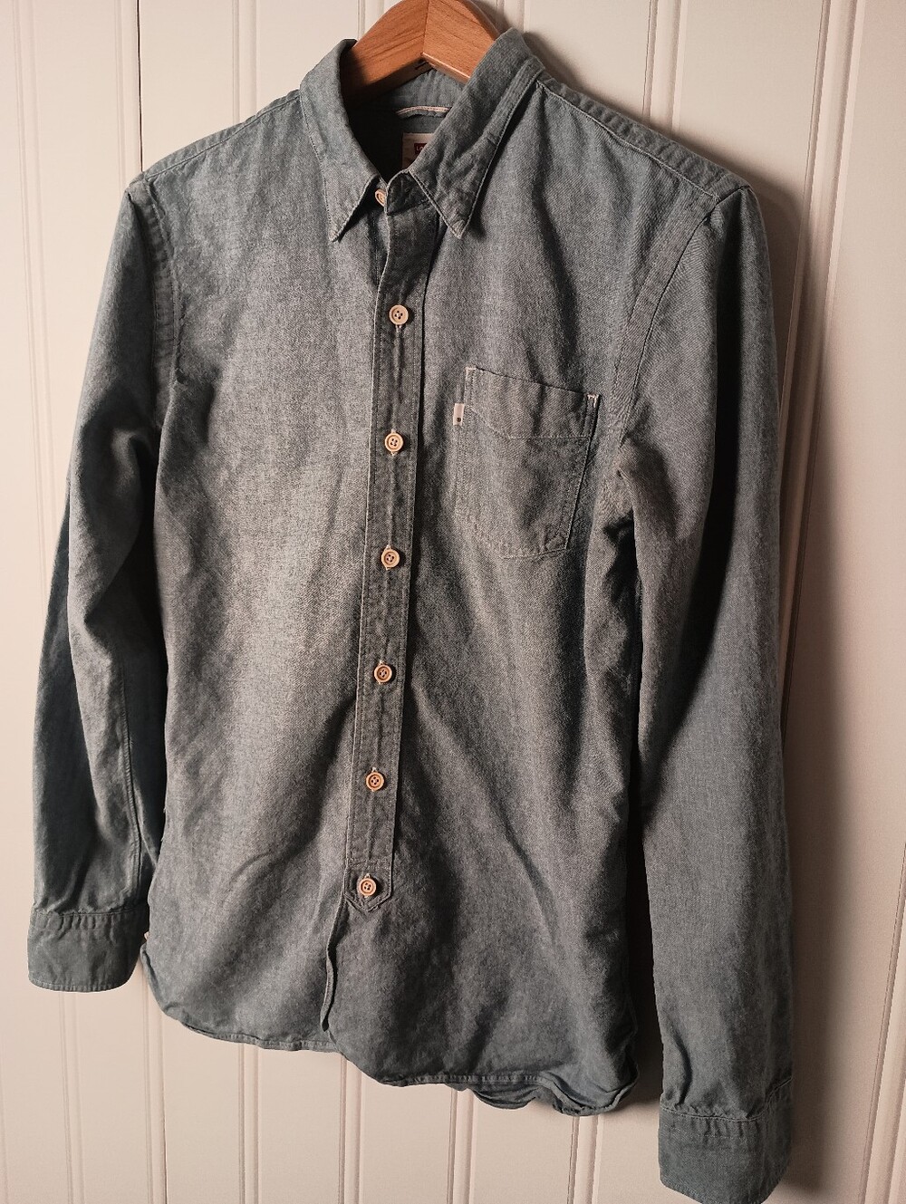 Levi's- Blue Jean Button-Up Shirt- Size M